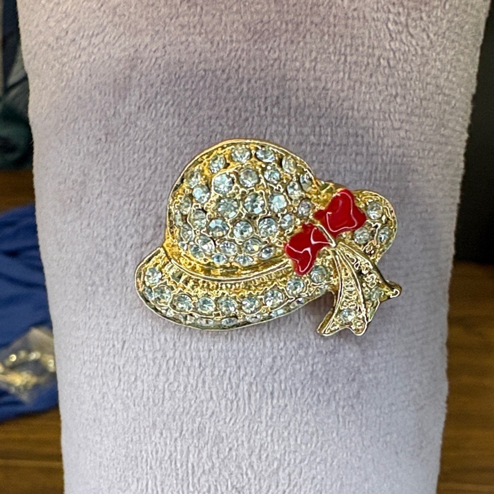 Elegant Gold and Red Brooch - Picture 2 of 3